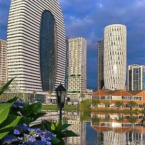Alliance Palace ***** באטומי